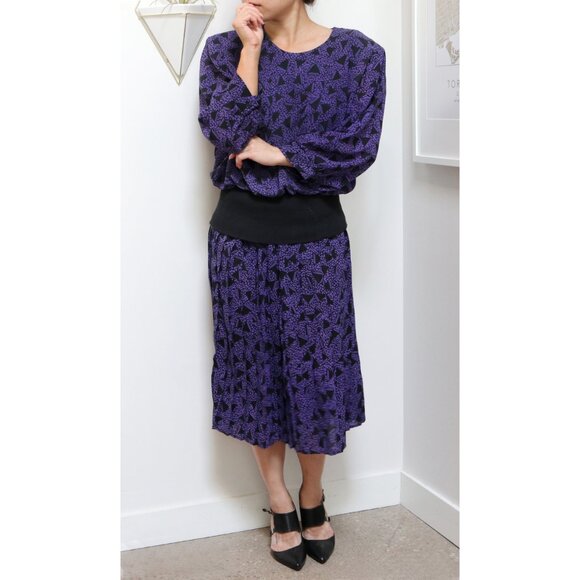 Vintage 80s Purple Triangle Print Dress, 3/4" Sleeve, Black Cinch Waist, Chiffon - Picture 4 of 8